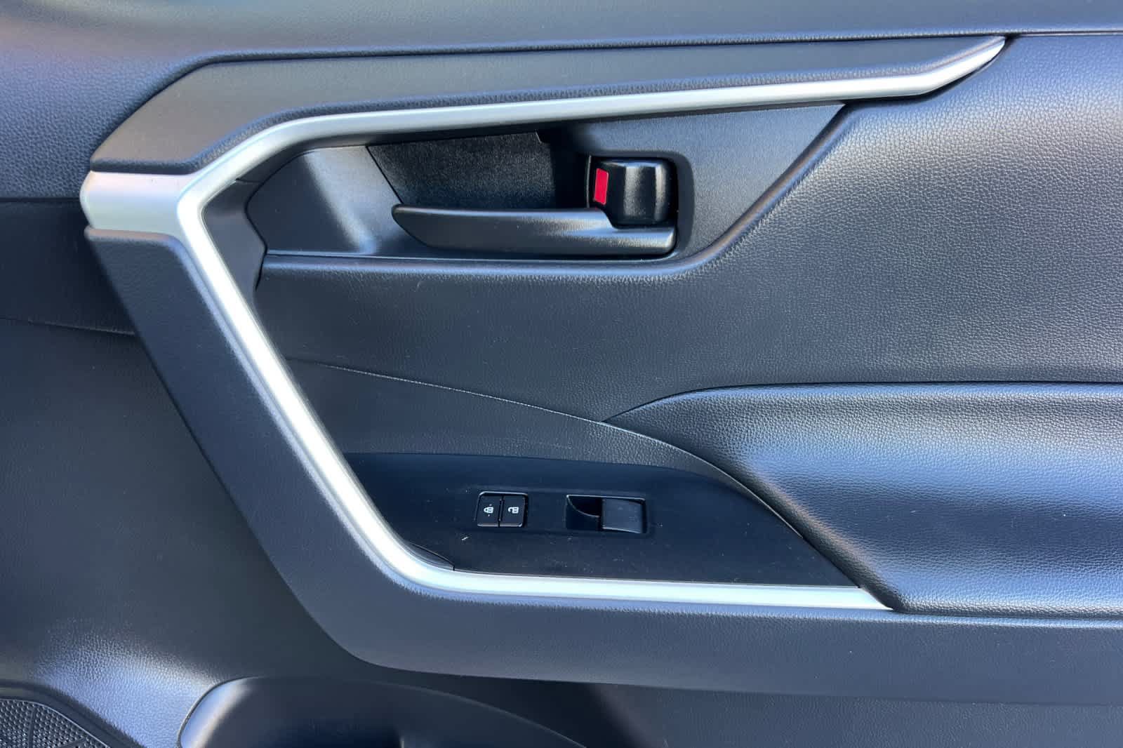 Certified 2025 Toyota RAV4 LE AWD/4WD image 19