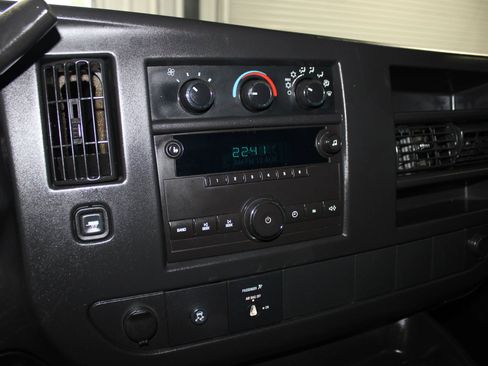 Used 2011 Chevrolet Express 2500 RWD image 13