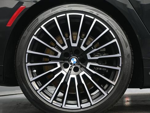 Used 2025 BMW 760i xDrive w/ Executive Package image 9