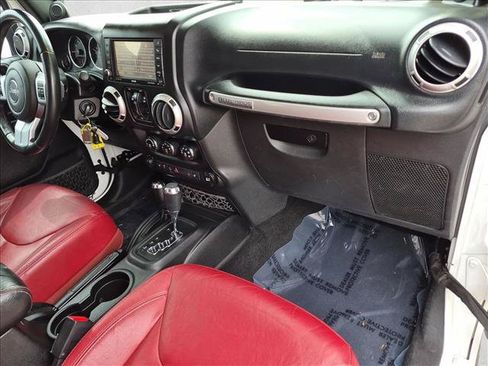 Used 2013 Jeep Wrangler Unlimited Rubicon AWD/4WD image 27