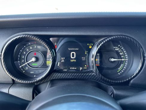 Used 2023 Jeep Wrangler Unlimited Sahara w/ Cold Weather Group AWD/4WD image 15