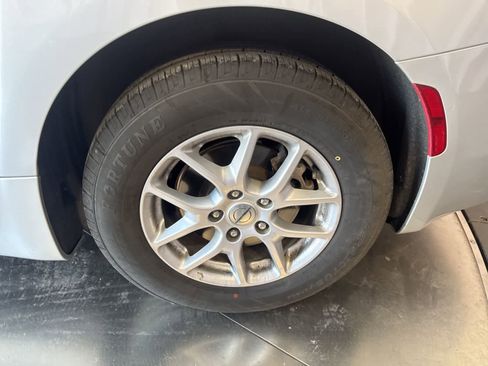 Used 2023 Chrysler Voyager LX image 10