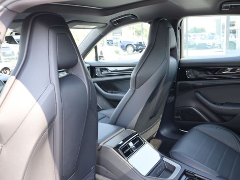 Used 2025 Porsche Panamera RWD image 19