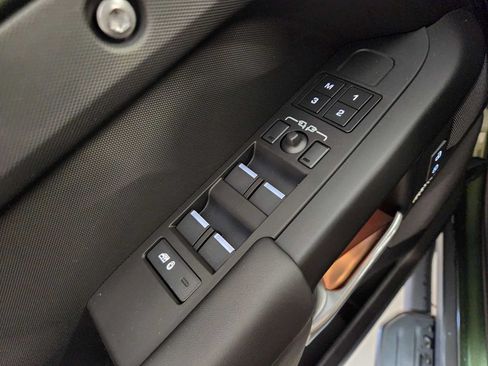 New 2026 Land Rover Defender 110 X-Dynamic SE AWD/4WD image 39