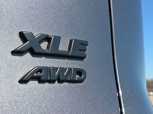 Used 2021 Toyota RAV4 XLE image 17