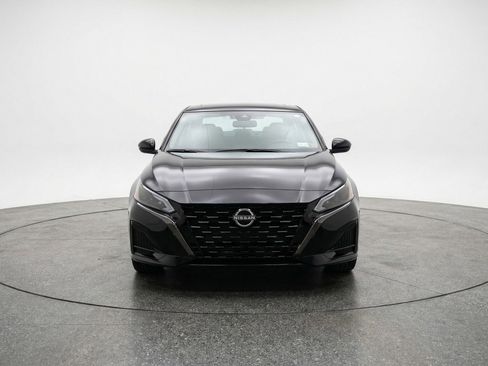 Used 2025 Nissan Altima 2.5 SR image 2