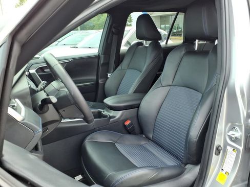 Used 2025 Toyota RAV4 XSE AWD/4WD image 2