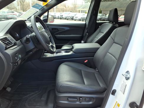 Certified 2025 Honda Passport EX-L image 4