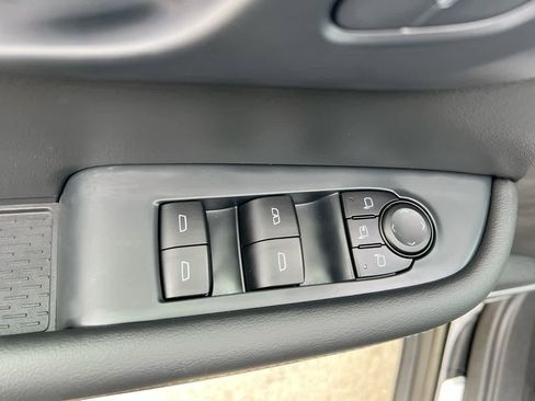 Used 2025 Buick Enclave Preferred AWD/4WD image 13