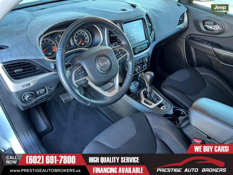 Used 2015 Jeep Cherokee Latitude w/ Comfort/Convenience Group FWD image 18