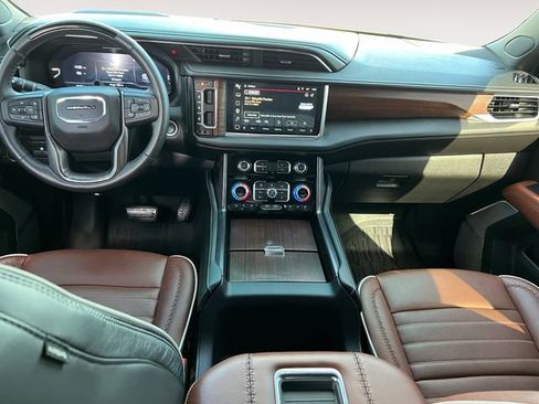 Used 2024 GMC Yukon Denali Ultimate w/ LPO, Floor Liner Package AWD/4WD image 8