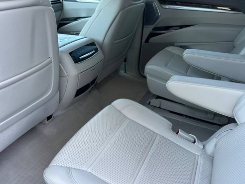 Certified 2025 Cadillac Escalade ESV Premium Luxury Platinum AWD/4WD image 14