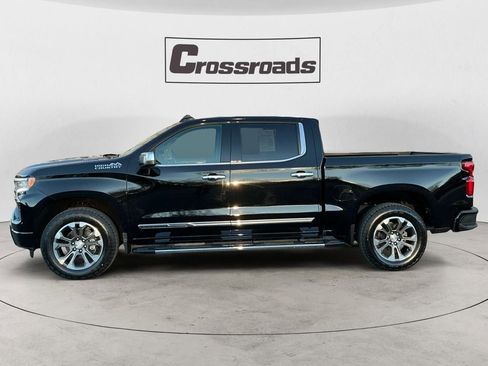 Used 2022 Chevrolet Silverado 1500 High Country w/ Technology Package image 2