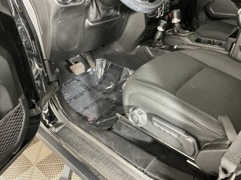 Used 2021 Jeep Gladiator Sport AWD/4WD image 14