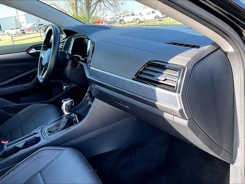 Used 2024 Volkswagen Jetta SE image 14