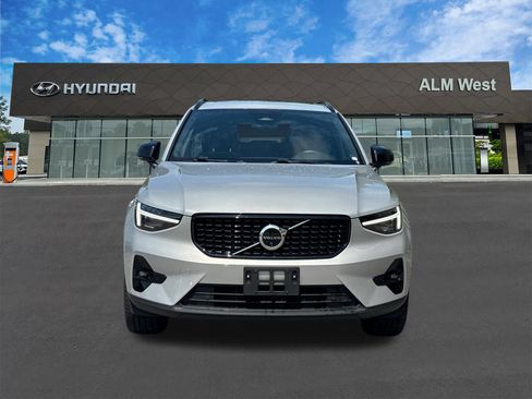 Used 2024 Volvo XC40 B5 Ultimate w/ Protection Package Premier AWD/4WD image 2