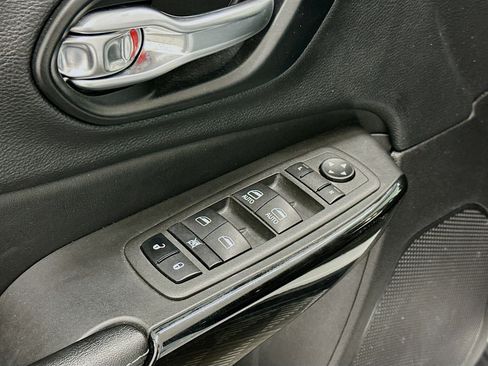 Used 2023 Jeep Cherokee Altitude Lux image 15