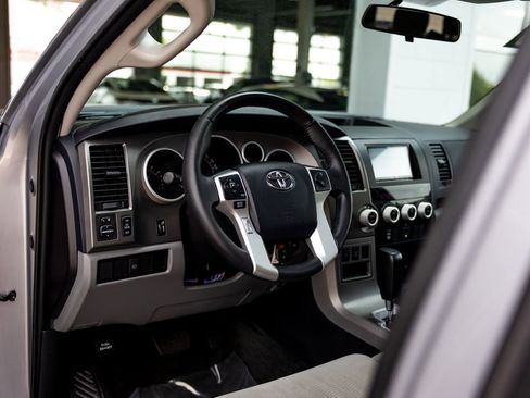Used 2017 Toyota Sequoia SR5 AWD/4WD image 15