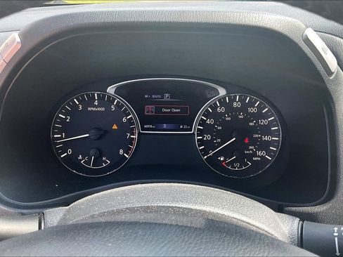 Used 2018 Nissan Pathfinder SV AWD/4WD image 20