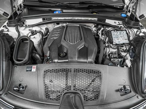 Certified 2026 Porsche Macan AWD/4WD image 12