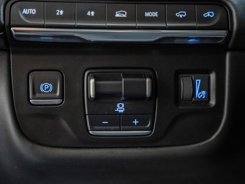 Used 2022 Cadillac Escalade ESV Sport Platinum w/ LPO, ONYX Package image 50