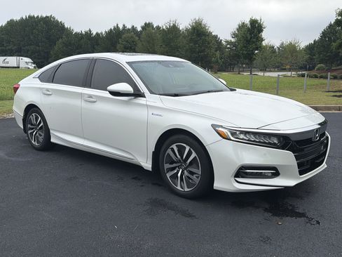 Certified 2018 Honda Accord Touring image 2