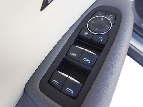 Used 2020 Cadillac XT5 Premium Luxury image 16