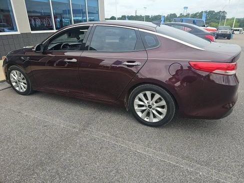Used 2017 Kia Optima EX w/ Premium Package FWD image 4