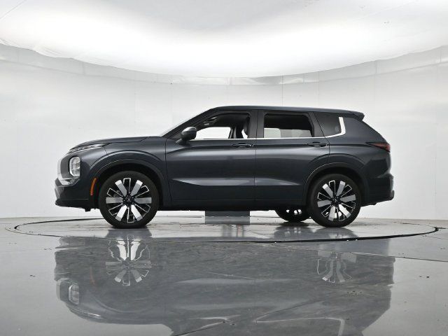 Used 2025 Mitsubishi Outlander SE FWD image 39