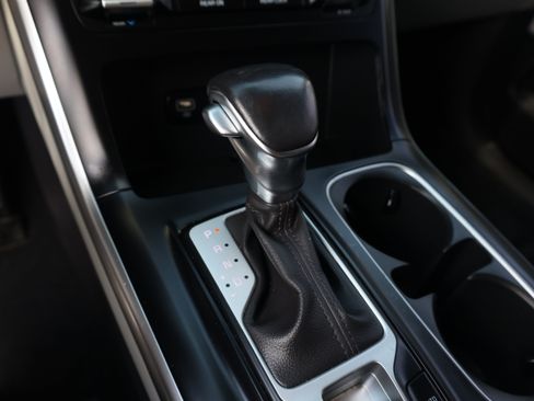 Used 2023 Kia Carnival LX FWD image 9