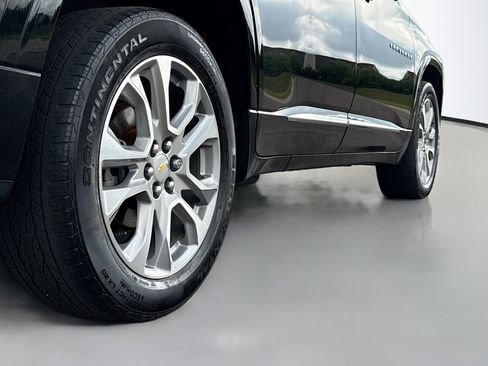 Used 2021 Chevrolet Traverse Premier AWD/4WD image 17