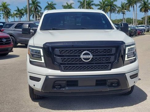 Used 2024 Nissan Titan SV w/ SV Convenience Package RWD image 2