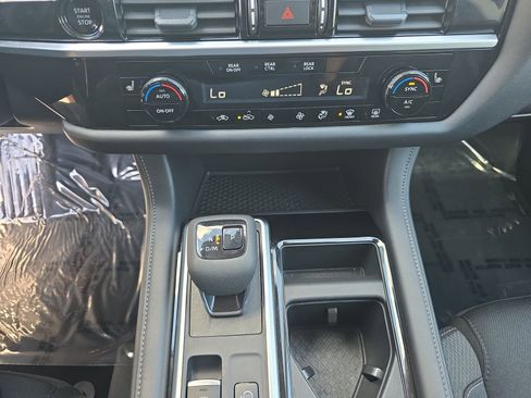Used 2025 Nissan Pathfinder SV AWD/4WD image 26