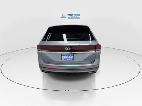 Used 2024 Volkswagen Atlas SEL Premium R-Line image 9