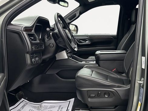 Used 2023 Chevrolet Suburban Premier image 12