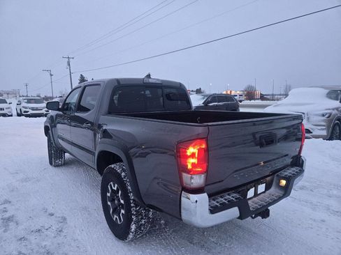 Used 2016 Toyota Tacoma TRD Off-Road image 5
