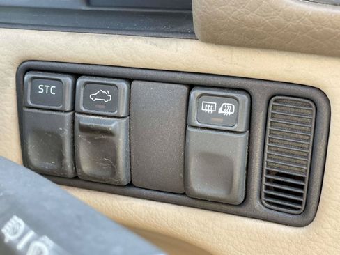 Used 2002 Volvo C70 LT FWD image 25