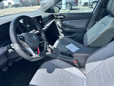 Used 2025 Volkswagen Jetta GLI Autobahn FWD image 10