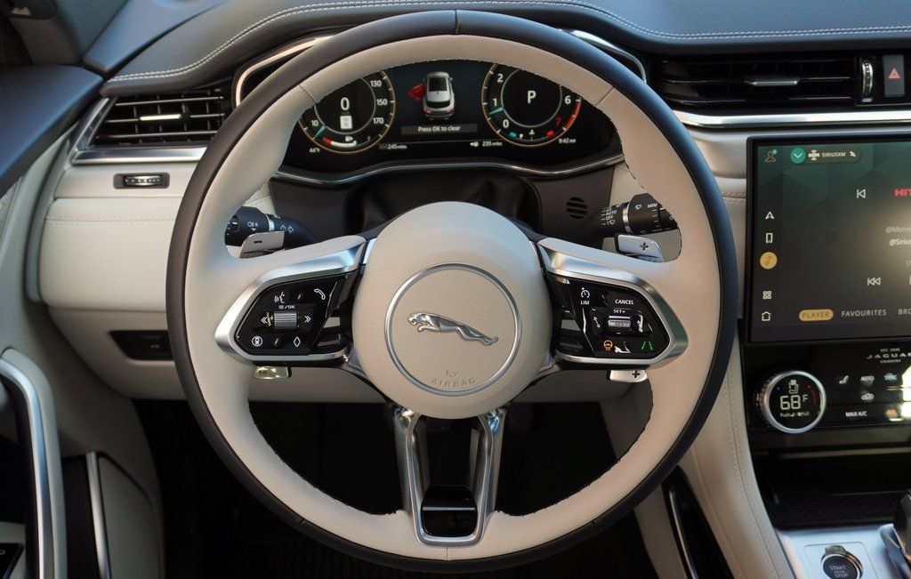 Used 2025 Jaguar F-PACE R-Dynamic S AWD/4WD image 15