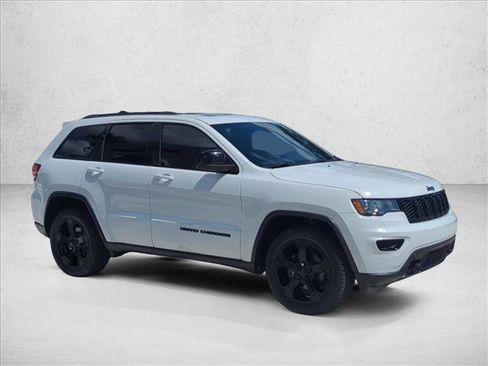 Used 2018 Jeep Grand Cherokee Laredo AWD/4WD image 3