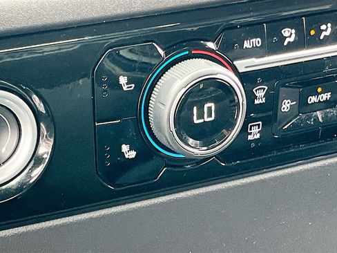 Used 2023 Chevrolet Silverado 1500 LT AWD/4WD image 20