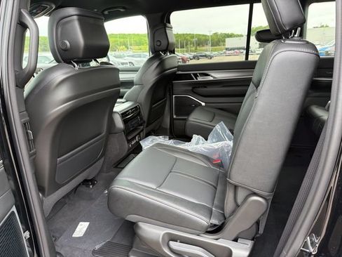 New 2026 Jeep Grand Wagoneer Limited AWD/4WD image 7