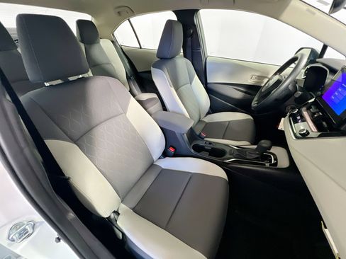 Used 2025 Toyota Corolla LE image 30