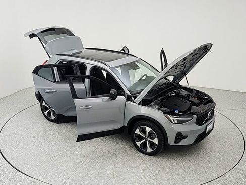 Used 2024 Volvo XC40 B5 Plus w/ Protection Package Premier AWD/4WD image 40