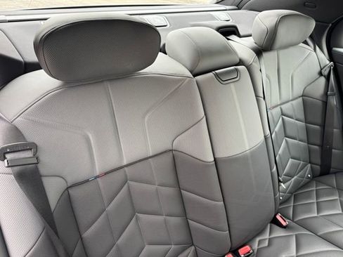 Certified 2025 BMW 740i xDrive 740i xDrive image 31