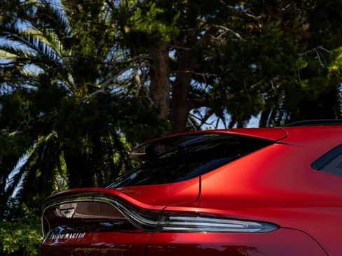 Used 2021 Aston Martin DBX AWD/4WD image 21
