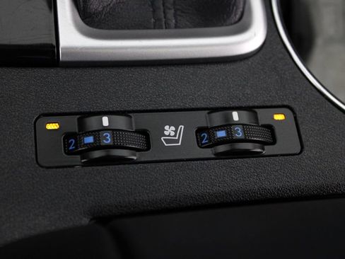 Used 2019 Toyota Highlander Limited image 27