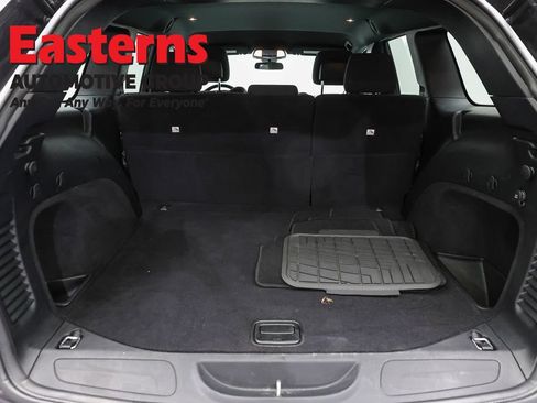Used 2020 Jeep Grand Cherokee Laredo AWD/4WD image 8