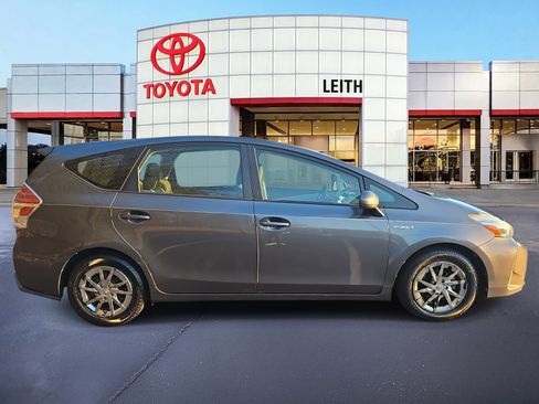 Used 2016 Toyota Prius V Three image 4