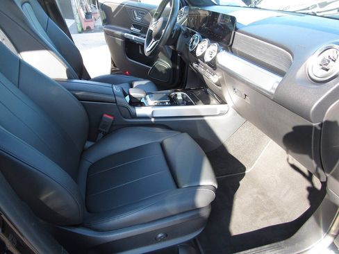 Used 2023 Mercedes-Benz GLB 250 4MATIC image 41